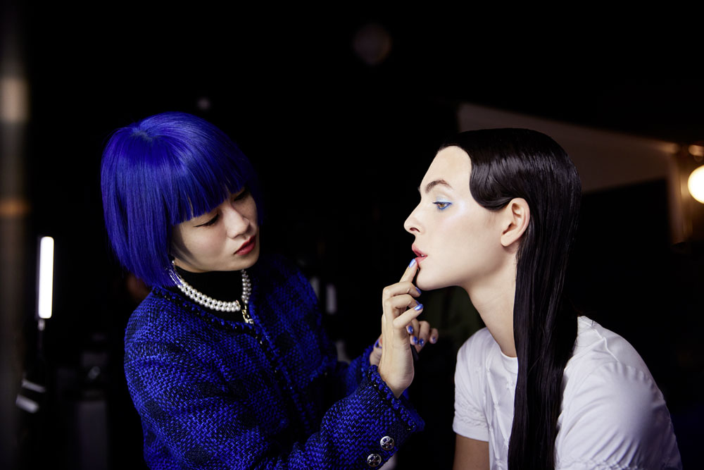 Die Frühlingskollektion 2024 von Chanel, die erste unter der Leitung des Creative Teams Comètes Collective, ist jetzt erhältlich. Die Details dazu sowie aktuelle Makeup-Trends gibt es auf sonrisa.ch.