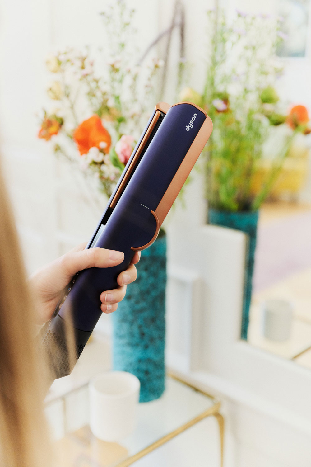 Von Innovation bis Inspiration: Auf sonrisa gibt es einen ausführlicher Testbericht über den neuen Dyson Airstrait mit meinen persönlichen Erfahrungen zum neuen Stylingtool, von dem gerade die ganze Beauty-Community spricht.