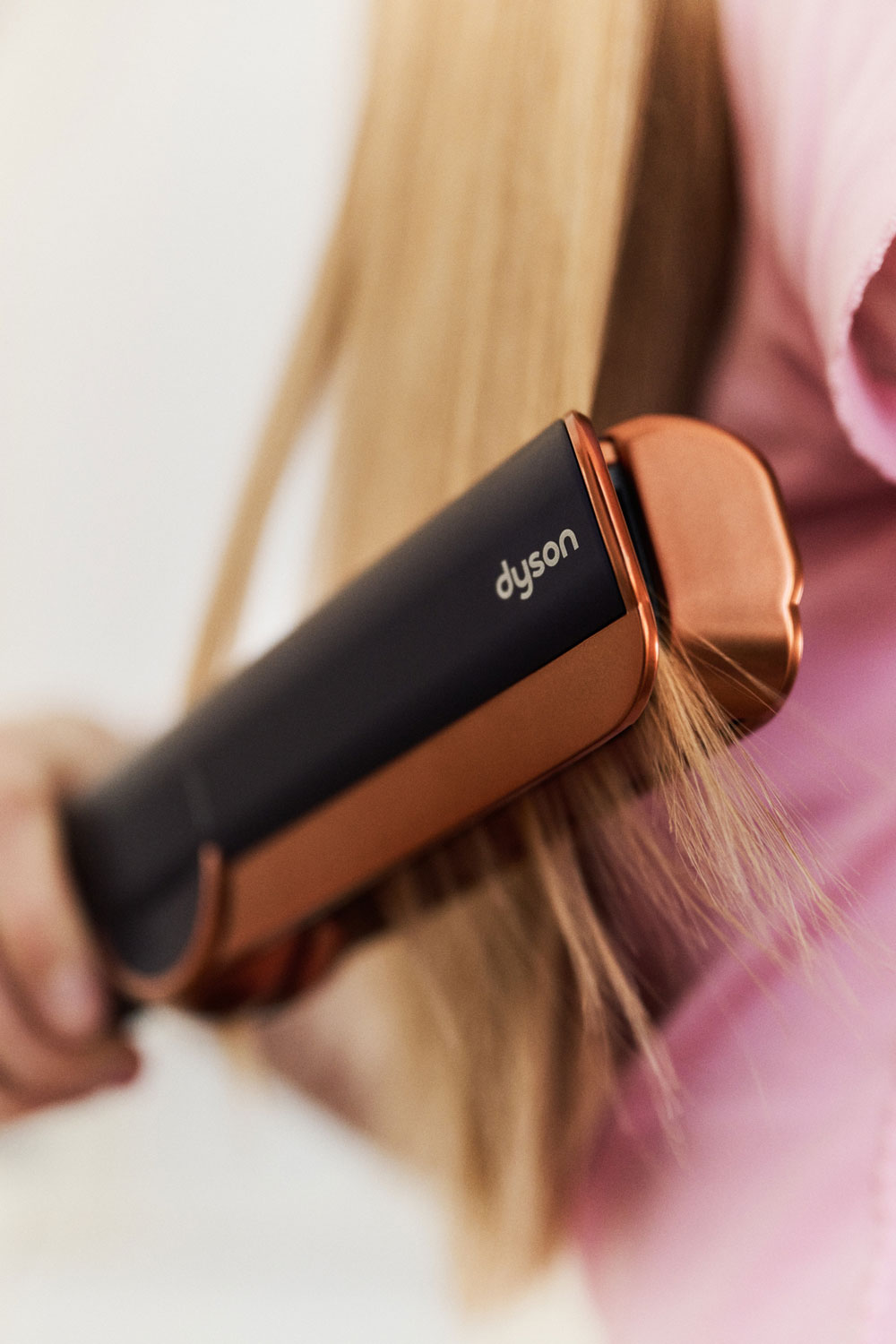 Von Innovation bis Inspiration: Auf sonrisa gibt es einen ausführlicher Testbericht über den neuen Dyson Airstrait mit meinen persönlichen Erfahrungen zum neuen Stylingtool, von dem gerade die ganze Beauty-Community spricht.