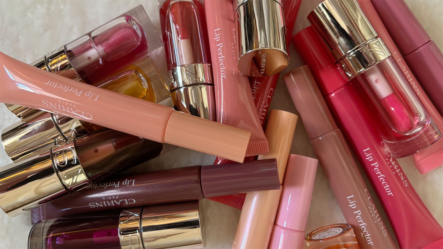 Lipstick-Lovers aufgepasst: sonrisa verlost ein riesiges Lippenstift-Set von Clarins im Wert von über 600 CHF! Findet heraus, was es mit der Clarins Lips Battle auf sich hat und macht mit.
