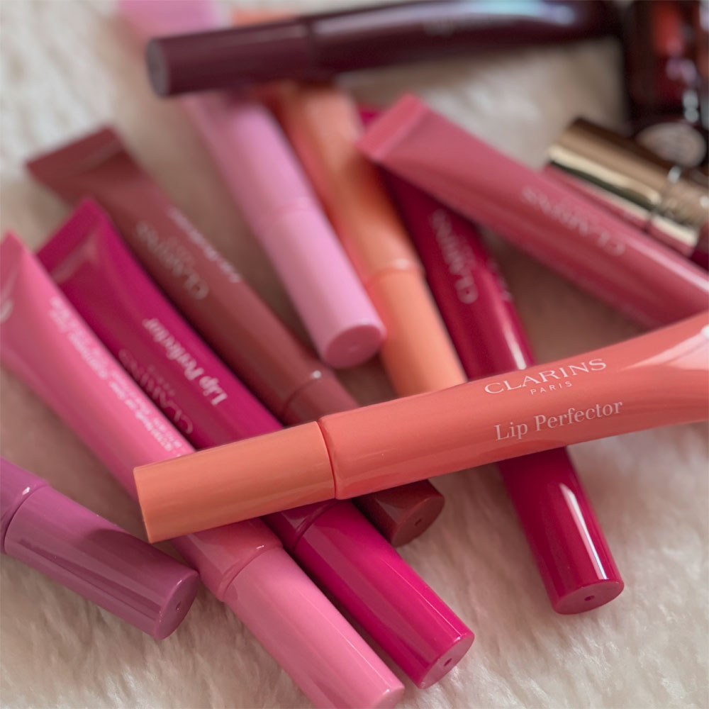 Lipstick-Lovers aufgepasst: sonrisa verlost ein riesiges Lippenstift-Set von Clarins im Wert von über 600 CHF! Findet heraus, was es mit der Clarins Lips Battle auf sich hat und macht mit.