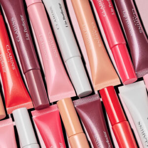 Lipstick-Lovers aufgepasst: sonrisa verlost ein riesiges Lippenstift-Set von Clarins im Wert von über 600 CHF! Findet heraus, was es mit der Clarins Lips Battle auf sich hat und macht mit
