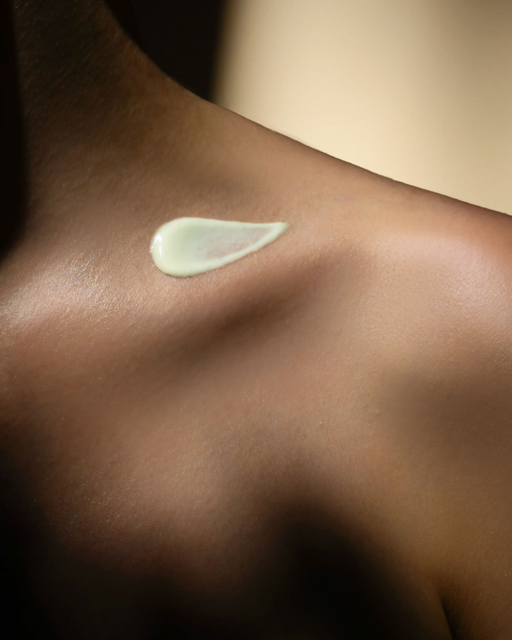 Von der Klinik zur Kosmetik-Ikone: sonrisa kennt die Details der 35-jährigen Erfolgsgeschichte des Schweizer Luxusbrands Swissline – und verlost zur Feier des Tages zwei exklusive Pflegesets im Wert von je über 300 CHF! 
