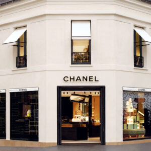 Paris-Highlight für Beauty-Fans: sonrisa hat die Details zum neuen Maison de Beauté von Chanel, wo Dich Luxus-Treatments, ikonische Produkte und architektonische Eleganz erwarten.