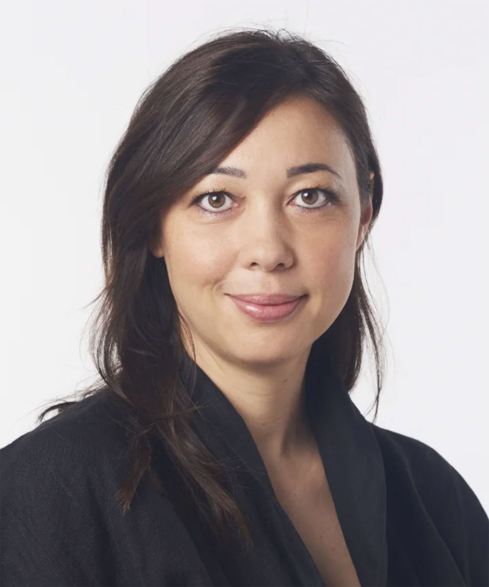 Von langanhaltenden Duftstoffen bis hin zu cleveren Beauty-Hacks: Mit diesen Profi-Tipps bleibt Dein Parfum den ganzen Tag haltbar. Dazu gibt es die Top Drei Düfte von einer Expertin empfohlen.