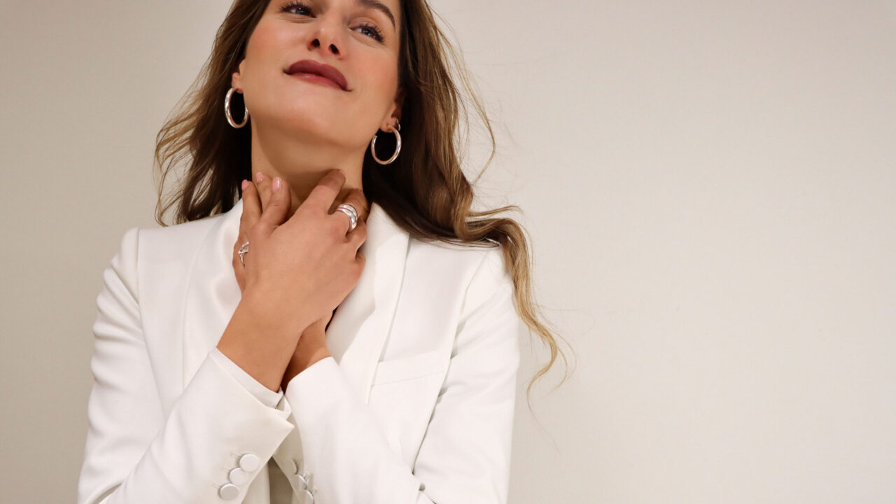 Feiere den Valentinstag mit einem besonderen Geschenk: Gewinne auf sonrisa.ch Gutscheine von Tara Style im Wert von je 150 CHF und entdecke zeitlosen Schmuck für Dich oder Deine Liebsten.