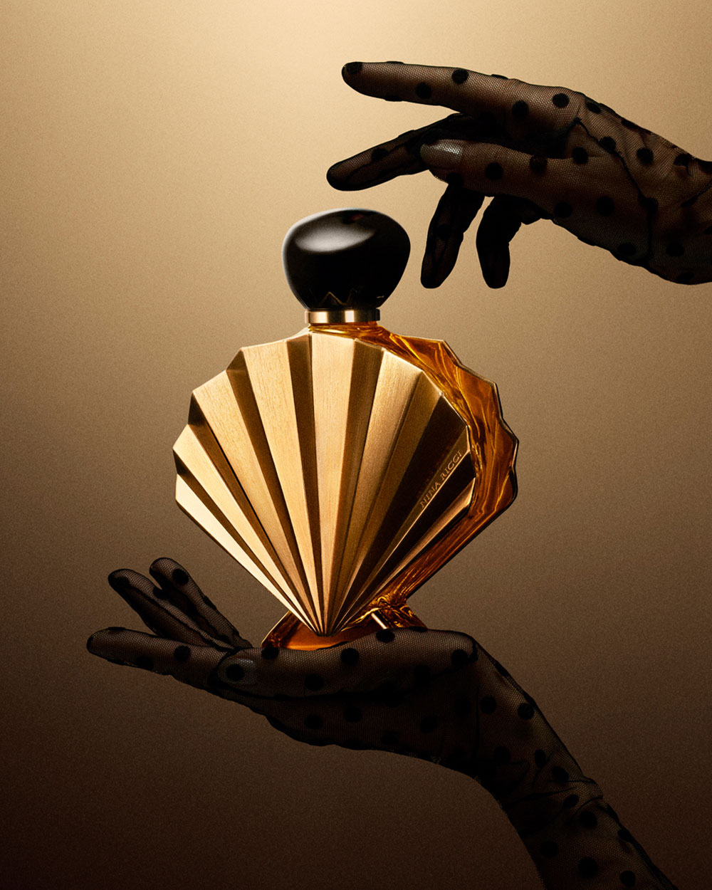 Die Parfumwelt ist begeistert: sonrisa weiss, warum Vénus von Nina Ricci als neuer Kultduft gehandelt wird – inklusive Testbericht und Hintergründen.