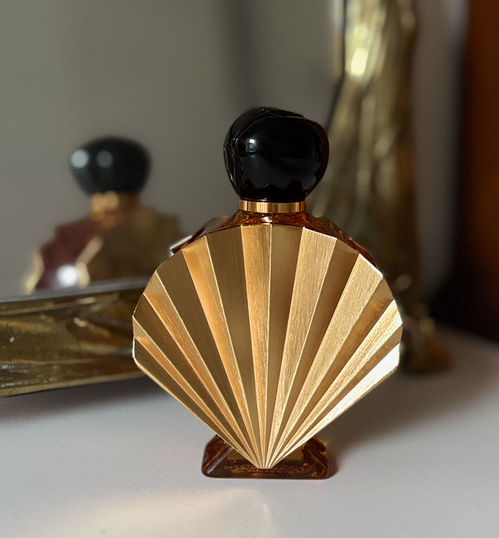 Die Parfumwelt ist begeistert: sonrisa weiss, warum Vénus von Nina Ricci als neuer Kultduft gehandelt wird – inklusive Testbericht und Hintergründen.