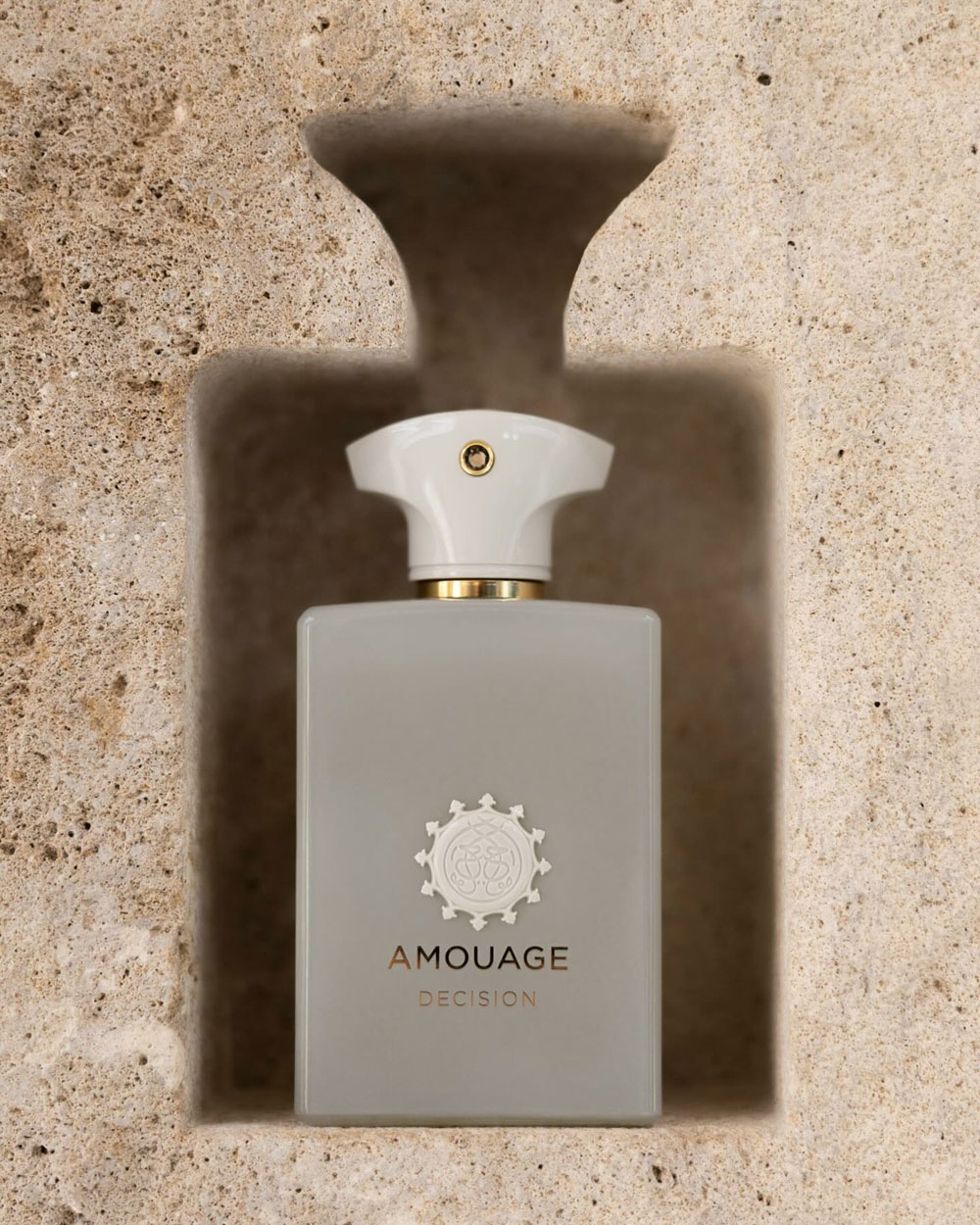 Zwei neue Parfums, die leise starten, aber garantiert bald laut gefeiert werden. „Decision“ & „Existence“ von Amouage sind das olfaktorische Highlight der Saison. Alle Details dazu gibt es auf sonrisa.