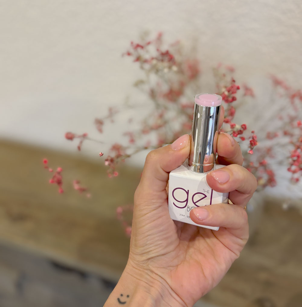 Brüchige Nägel nach Gel oder Shellac? Ich habe den TikTok-Trend BIAB getestet – inklusive Profi-Tipps, Ablauf, Pflege und ehrlichem Fazit. Das Ergebnis: Nägel wie neu. Jetzt entdecken!