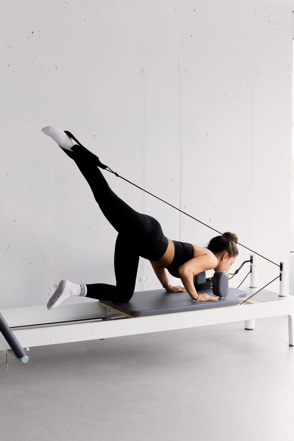 Die häufigsten Pilates-Fehler – und was du stattdessen tun solltest. Mit Tipps von zwei erfahrenen Trainerinnen für mehr Effekt, mehr Kontrolle und mehr Freude beim Training. #Pilates #FitnessTipps