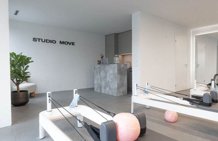 Die häufigsten Pilates-Fehler – und was du stattdessen tun solltest. Mit Tipps von zwei erfahrenen Trainerinnen für mehr Effekt, mehr Kontrolle und mehr Freude beim Training. #Pilates #FitnessTipps