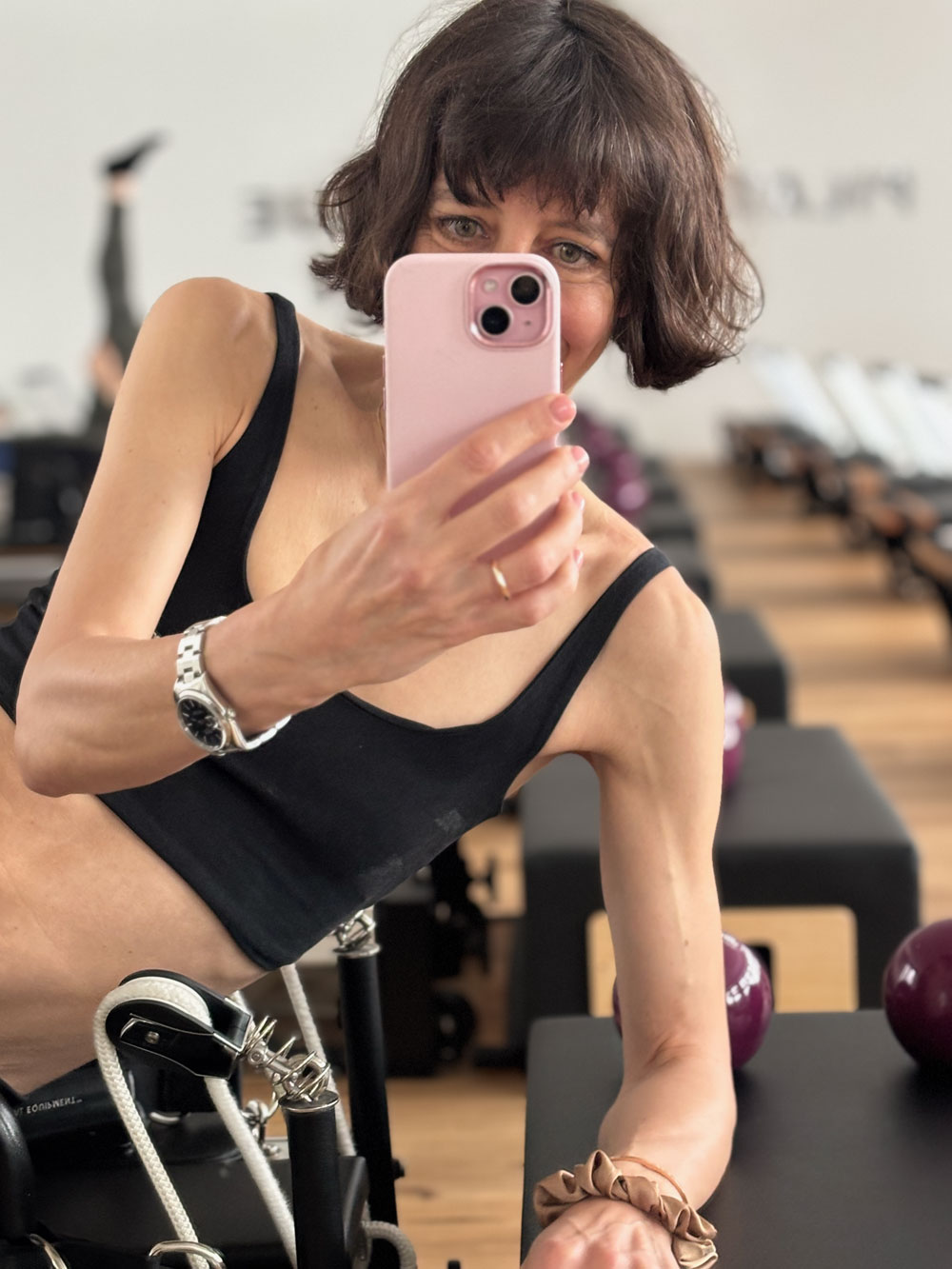 Die häufigsten Pilates-Fehler – und was du stattdessen tun solltest. Mit Tipps von zwei erfahrenen Trainerinnen für mehr Effekt, mehr Kontrolle und mehr Freude beim Training. #Pilates #FitnessTipps