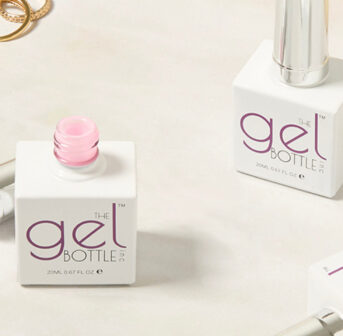 Brüchige Nägel nach Gel oder Shellac? Ich habe den TikTok-Trend BIAB getestet – inklusive Profi-Tipps, Ablauf, Pflege und ehrlichem Fazit. Das Ergebnis: Nägel wie neu. Jetzt entdecken!