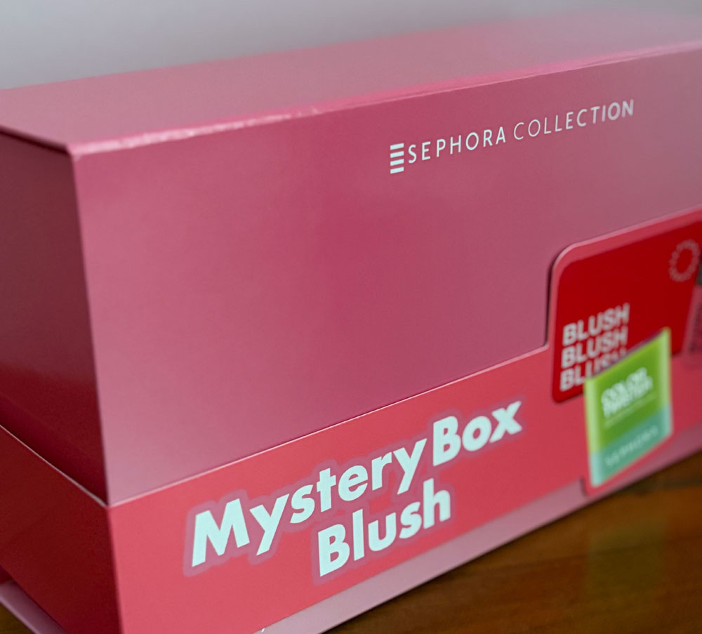 Grosse Beauty-Verlosung: Sichere dir jetzt die Chance auf die exklusive Sephora Mystery Box Blush mit den Blush-Favoriten der Profis und starte strahlend in den Spätsommer.
