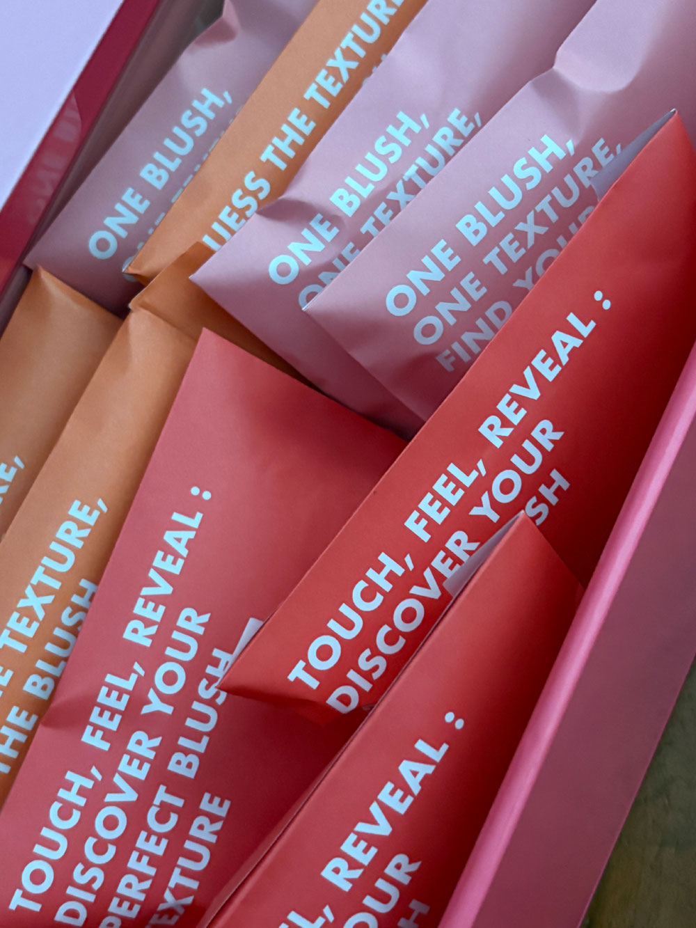 Grosse Beauty-Verlosung: Sichere dir jetzt die Chance auf die exklusive Sephora Mystery Box Blush mit den Blush-Favoriten der Profis und starte strahlend in den Spätsommer.