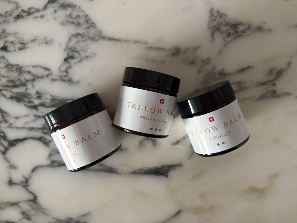 Tallow ist zurück in der Hautpflege – als Balm, Cream oder Serum. Entdecke, warum das alte Schönheitsgeheimnis plötzlich wieder im Trend liegt und ob der Hype um das Naturprodukt berechtigt ist