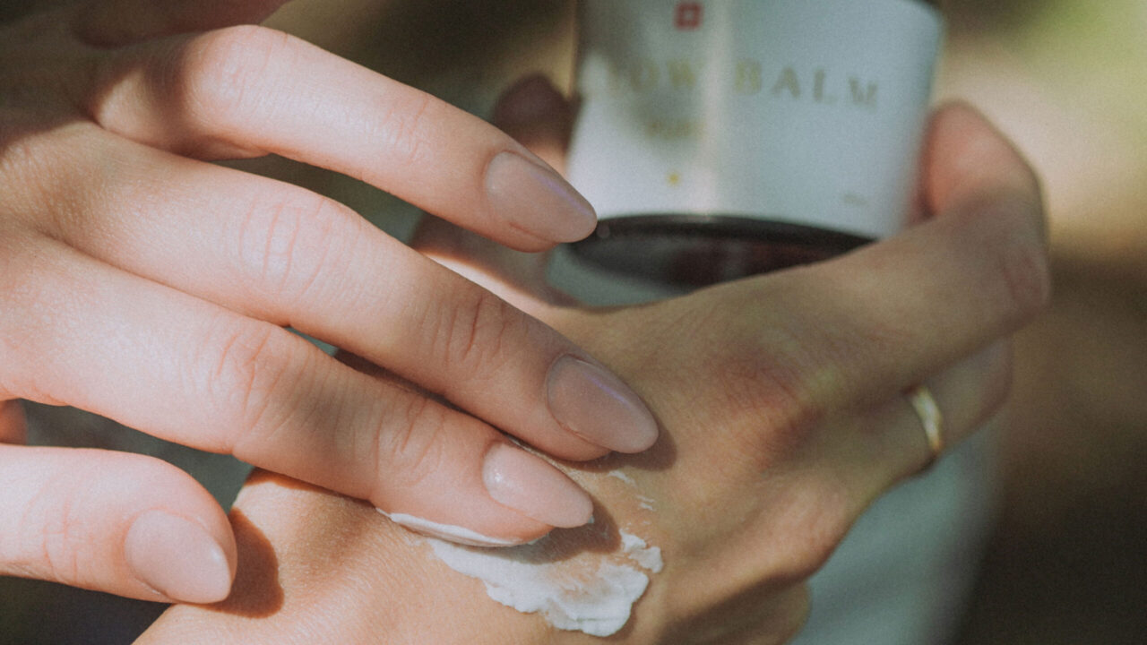Tallow ist zurück in der Hautpflege – als Balm, Cream oder Serum. Entdecke, warum das alte Schönheitsgeheimnis plötzlich wieder im Trend liegt und ob der Hype um das Naturprodukt berechtigt ist