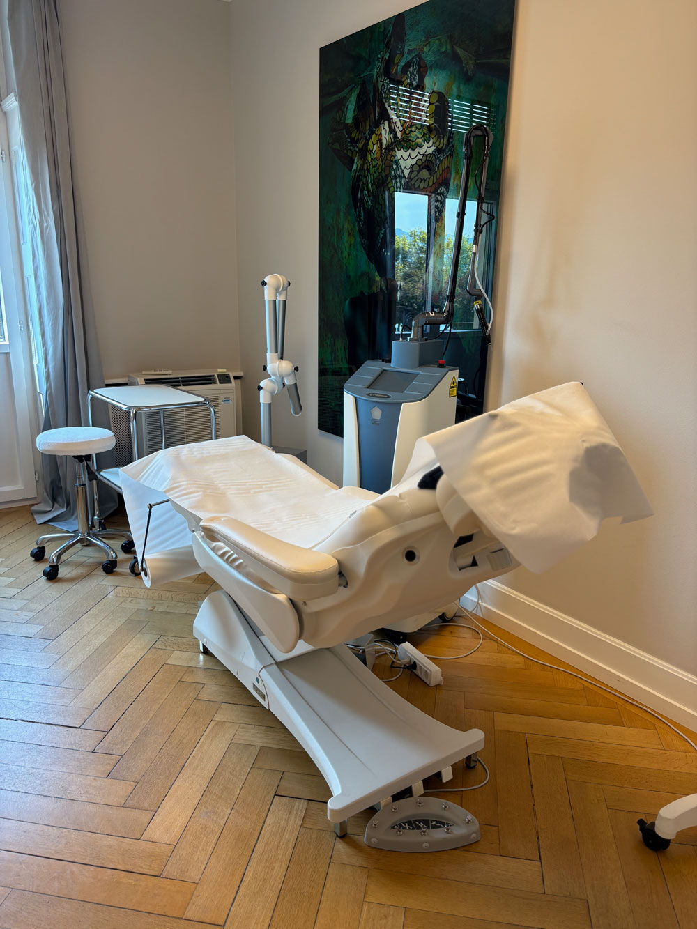 So geht Hautverjüngung 2025: Julaine stimuliert die Haut zur Selbstheilung und sorgt für jugendliche Spannkraft. Alle Details auf sonrisa zum Nachlesen.