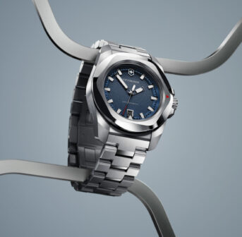 Herbst = Neuanfang: Gewinne auf sonrisa eine Victorinox I.N.O.X. Uhr, die dich durchs Leben begleitet. Swiss Made Qualität trifft auf zeitloses Design.