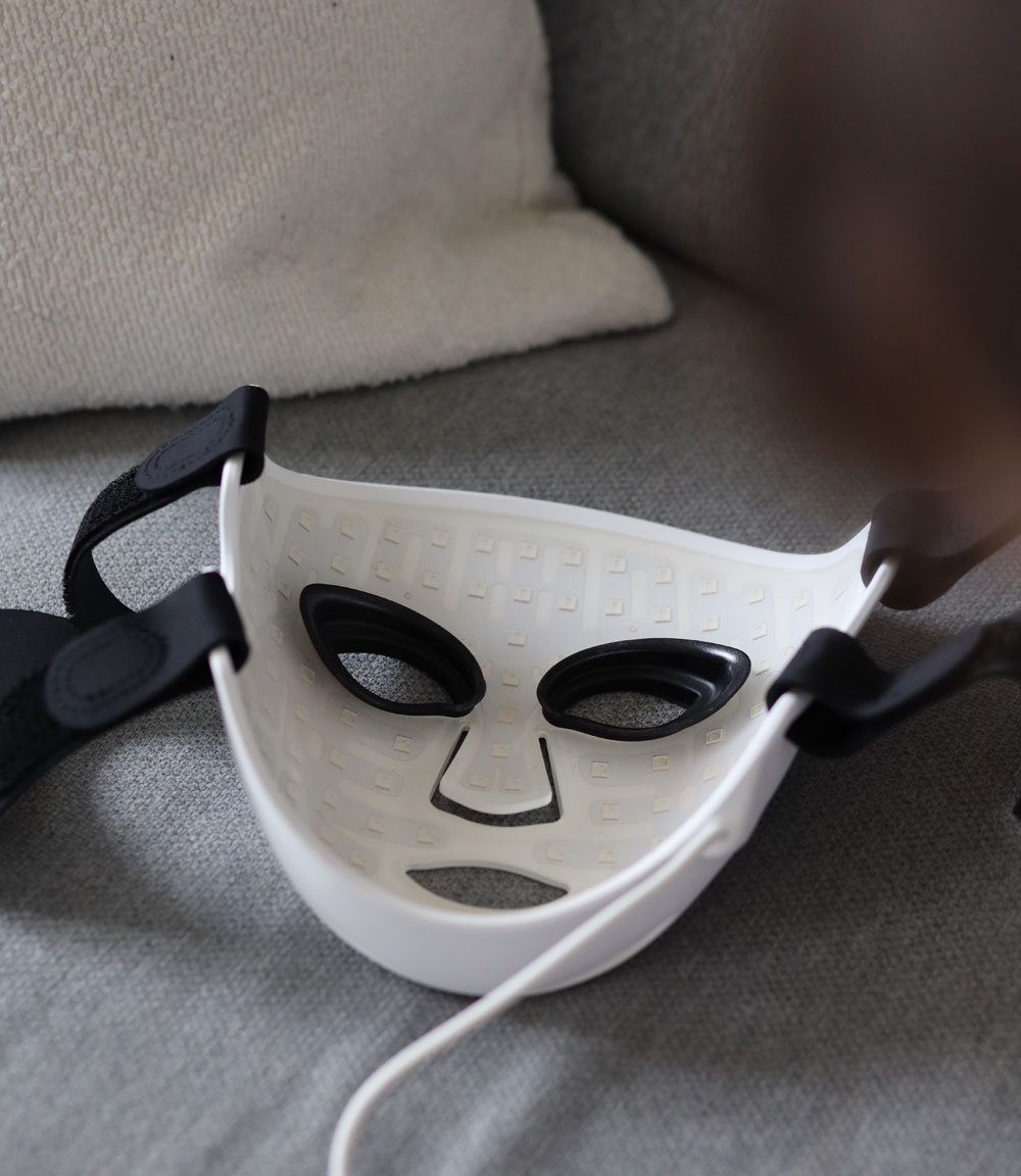 LED Maske Wirkung 💡 Mythen entlarvt, Fakten erklärt, Rabattcode für CurrentBody LED-Maske gesichert. Alles, was du über den Beauty-Trend wissen musst.