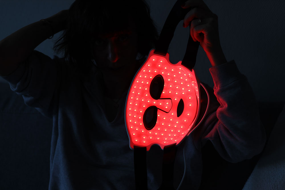 LED Maske Wirkung 💡 Mythen entlarvt, Fakten erklärt, Rabattcode für CurrentBody LED-Maske gesichert. Alles, was du über den Beauty-Trend wissen musst.