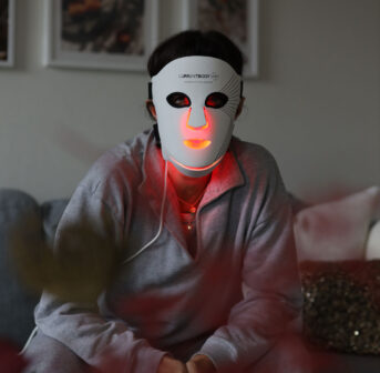 LED Maske Wirkung 💡 Mythen entlarvt, Fakten erklärt, Rabattcode für CurrentBody LED-Maske gesichert. Alles, was du über den Beauty-Trend wissen musst.