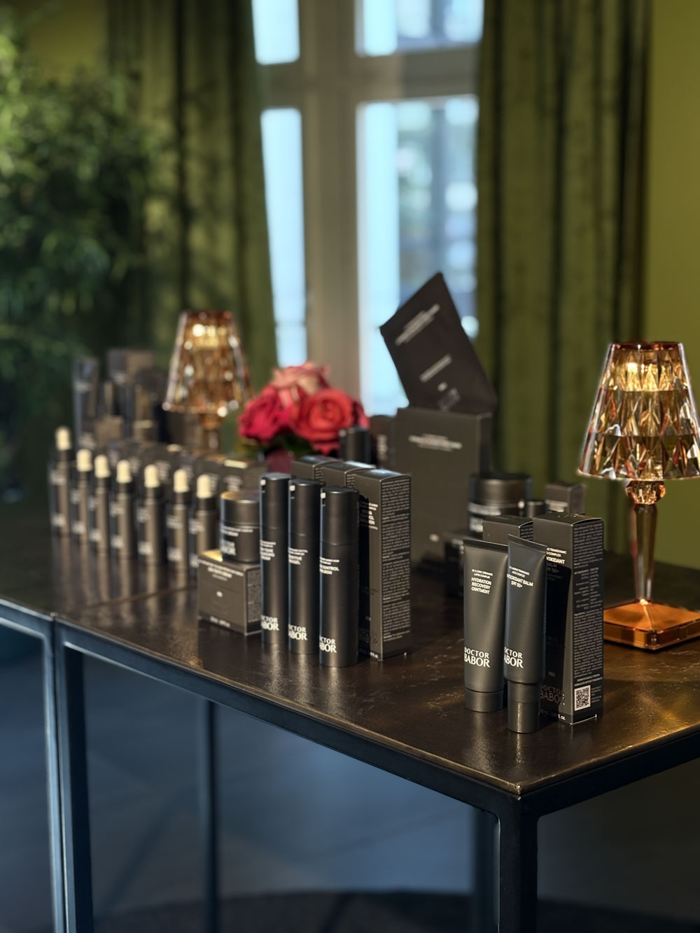 Smart, schön, sinnvoll: In den sonrisa Beauty-News vom November 2025 gib es die besten Highlights aus der Beauty-Welt.