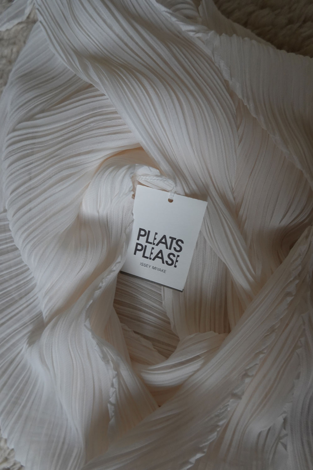 Luxus-Giveaway: Gewinne eines von drei exklusiven Shiseido-, Nars- und Issey-Miyake-Sets im Wert von über 500 CHF – nur bei sonrisa. Jetzt entdecken & mitmachen.