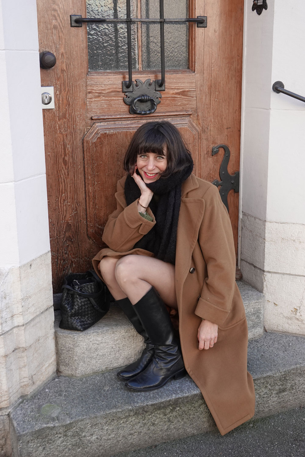 Cosy-Season-Inspiration in der neusten Ausgabe von Lesen, hören und schauen auf sonrisa: ein Pageturner über eskalierte Influencer-Kultur, ein kluger Bücherpodcast über komplizierte Figuren und eine binge-taugliche Berlin-Serie mit selbstironischen Stars. Perfekt für lange Winterabende.