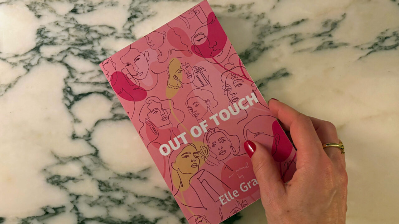 Cosy-Season-Inspiration in der neusten Ausgabe von Lesen, hören und schauen auf sonrisa: ein Pageturner über eskalierte Influencer-Kultur, ein kluger Bücherpodcast über komplizierte Figuren und eine binge-taugliche Berlin-Serie mit selbstironischen Stars. Perfekt für lange Winterabende.