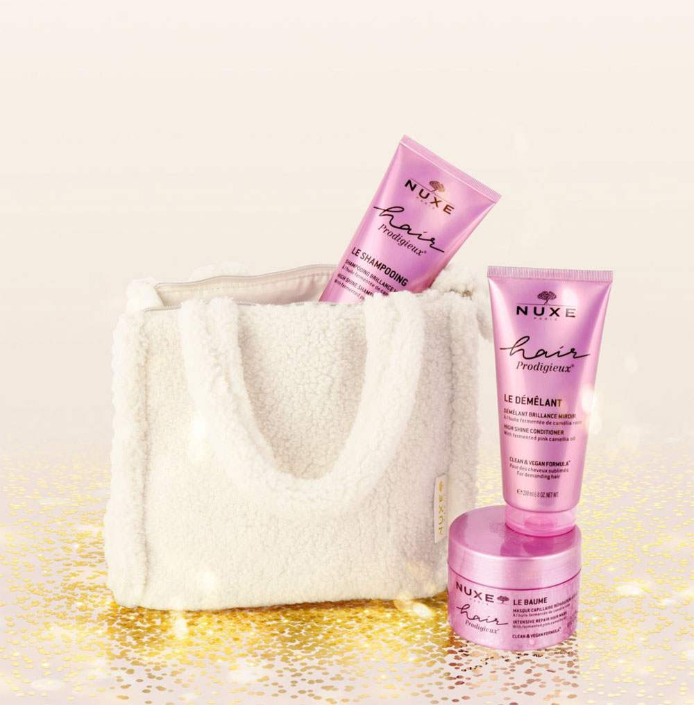 Von Joli Rouge Lippenstiften bis zum Soul & Body Set von Babor: In der Serie "Schöner Schenken" auf sonrisa git es eine Auswahl der besten Geschenk-Sets, die auch noch knapp vor der Bescherung erhältlich sind und garantiert gut ankommen.