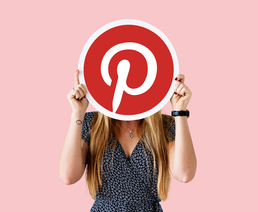 Die Pinterest Predicts 2026 zeigen, warum Beauty mutiger, dunkler und persönlicher wird. Von Vamp Romantic über Cool Blue bis Scent Stacking – die neuen Trends setzen auf Haltung statt Perfektion.