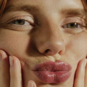 Chanel Denim Collection, La Prairie Skincare Dyson Haircare und vieles mehr: Die Übersicht der besten Beauty-Neuheiten auf sonrisa sorgen für FOMO.