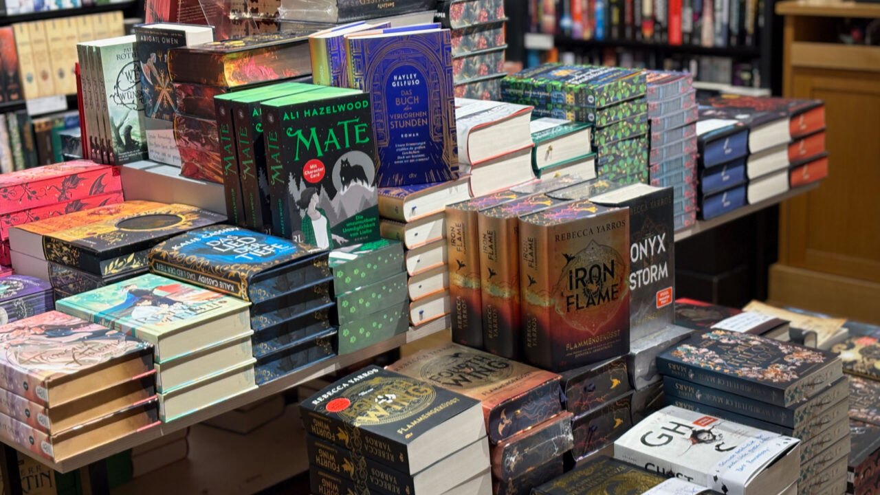 Speichern, eintauchen, mitreden: Die Unterhaltungs-Favoriten auf sonrisa im Februar 2026 liefern Gesprächsstoff von Buchclub bis Serienabend.