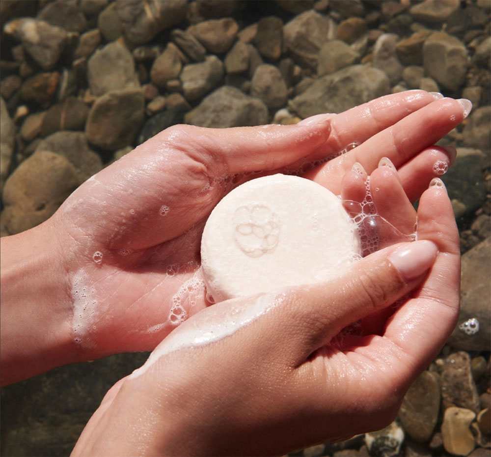 Von viralen Shower Mousses bis High-End-Parfum: Die spannendsten und wirklich innovativsten Beauty-Neuheiten im März gibt es jetzt auf sonrisa zu entdecken.