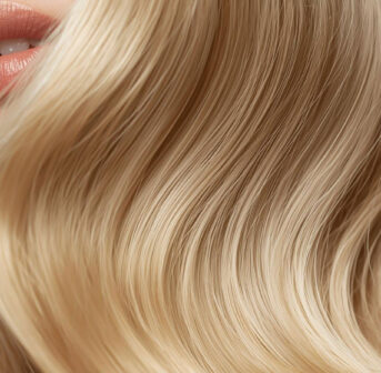 Bonding-Technik für Haare verständlich erklärt. Auf sonrisa erfährst Du, warum Bond Builder derzeit zu den wichtigsten Beauty-Innovationen gehören und was die neue Keune Instant Revive Linie für strapaziertes Haar leisten soll.