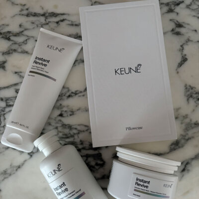 Bonding-Technik für Haare verständlich erklärt. Auf sonrisa erfährst Du, warum Bond Builder derzeit zu den wichtigsten Beauty-Innovationen gehören und was die neue Keune Instant Revive Linie für strapaziertes Haar leisten soll.