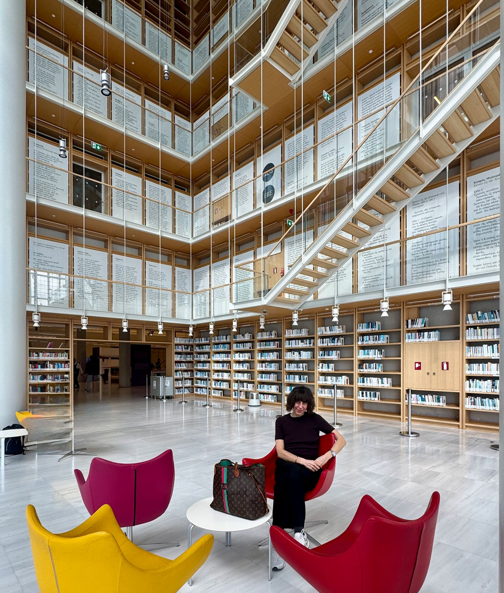 Pausen sinnvoll nutzen mit den sonrisa-Tipps zum Lesen, Hören und Schauen: Jodi Picoult, Mel Robbins und Shrinking sorgen für Inspiration und Unterhaltung.