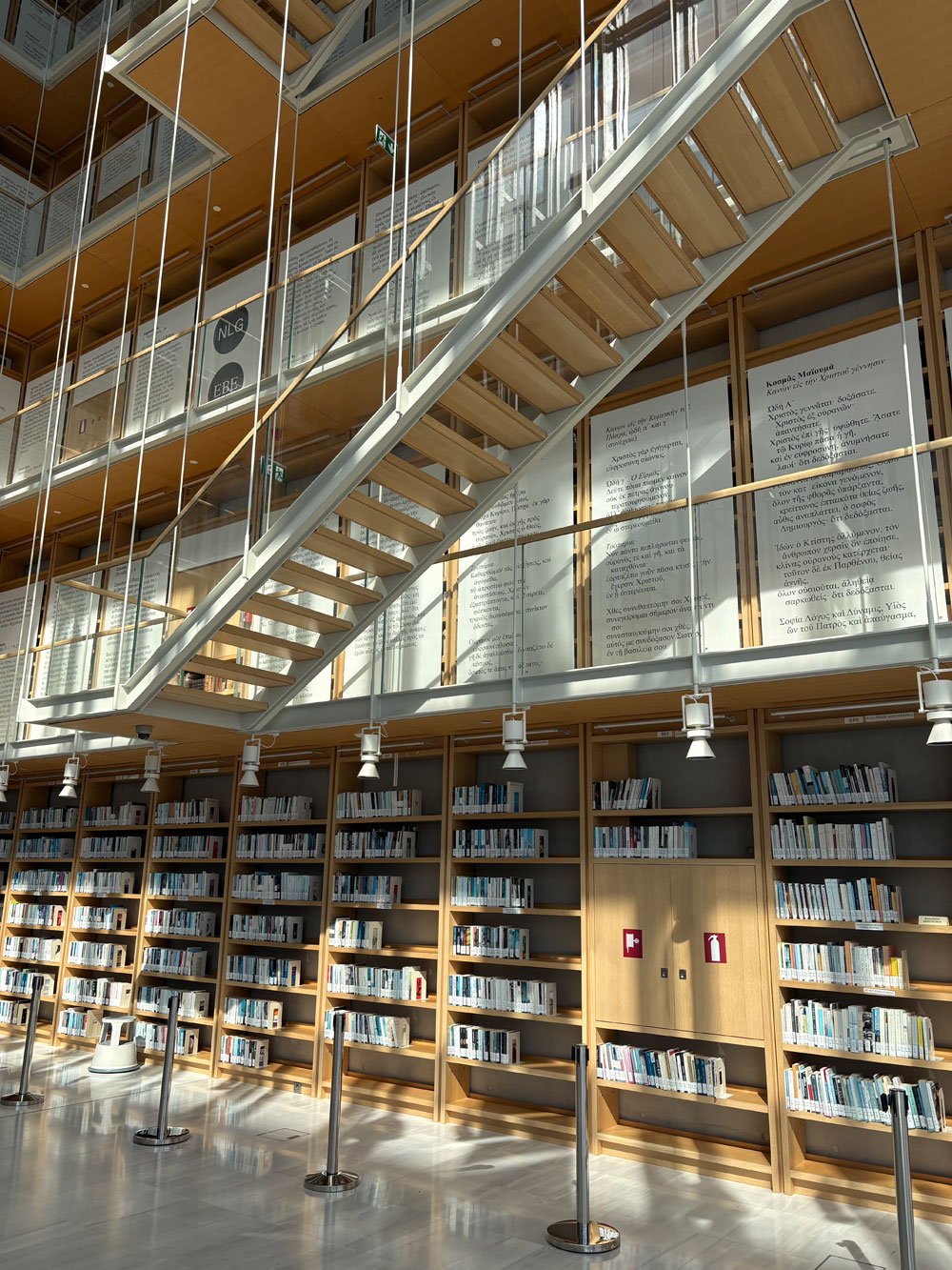 Pausen sinnvoll nutzen mit den sonrisa-Tipps zum Lesen, Hören und Schauen: Jodi Picoult, Mel Robbins und Shrinking sorgen für Inspiration und Unterhaltung.