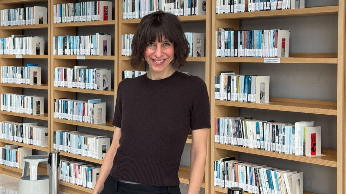 Pausen sinnvoll nutzen mit den sonrisa-Tipps zum Lesen, Hören und Schauen: Jodi Picoult, Mel Robbins und Shrinking sorgen für Inspiration und Unterhaltung.