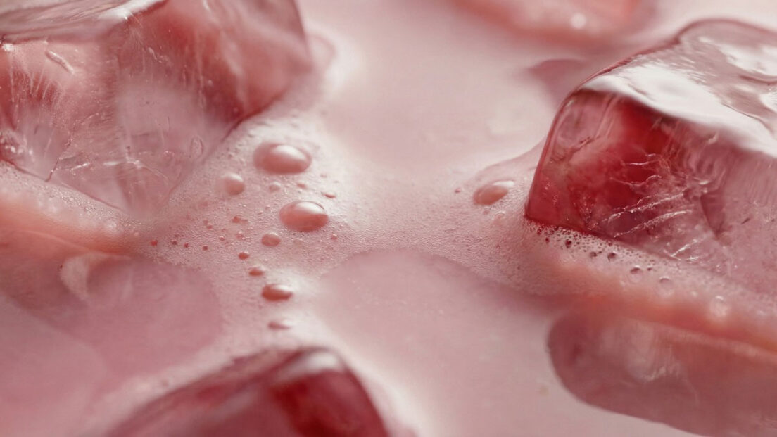 Ein pinker Drink, der Glow, Energie und Genuss verbindet. Auf sonrisa gibt es das Rezept zum Pink Power Glow Rezept, mit dem wir uns schön trinken können.