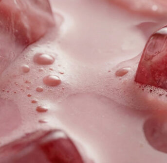 Ein pinker Drink, der Glow, Energie und Genuss verbindet. Auf sonrisa gibt es das Rezept zum Pink Power Glow Rezept, mit dem wir uns schön trinken können.