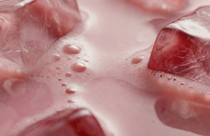Ein pinker Drink, der Glow, Energie und Genuss verbindet. Auf sonrisa gibt es das Rezept zum Pink Power Glow Rezept, mit dem wir uns schön trinken können.