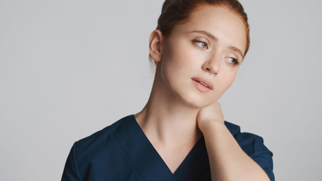 Ferien und Beauty-Eingriffe werden immer häufiger kombiniert, doch Vorbereitung und Nachsorge sind entscheidend. Alle Details und eine Einordnung durch die Fachärztin gibt es auf sonrisa zum Nachlesen.