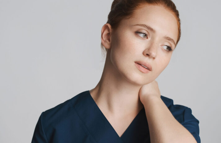 Ferien und Beauty-Eingriffe werden immer häufiger kombiniert, doch Vorbereitung und Nachsorge sind entscheidend. Alle Details und eine Einordnung durch die Fachärztin gibt es auf sonrisa zum Nachlesen.