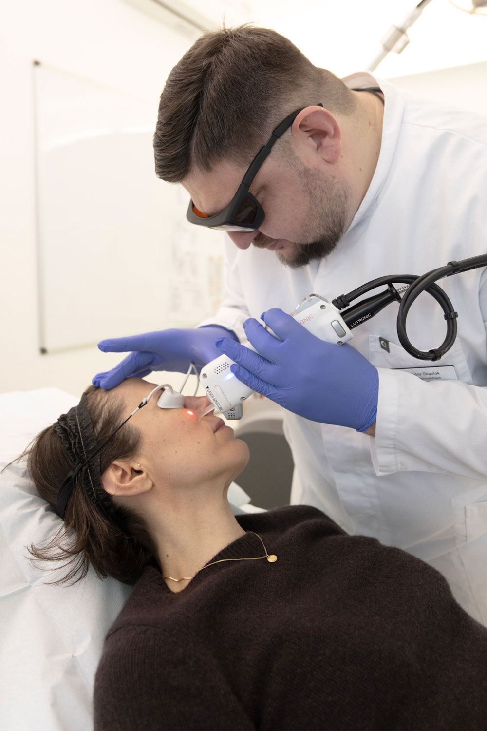 Von ersten Symptomen bis zur Laserbehandlung erklärt dieser Beitrag auf sonrisa alles was man über Rosazea wissen muss.