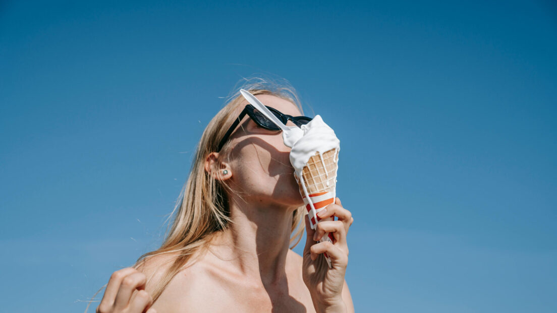 sonrisa erklärt am Beispiel von Oqua Ocean Glow SPF 50 den Wandel von Sonnenschutz als Pflichtprodukt zum hippen Bestandteil moderner Skincare.