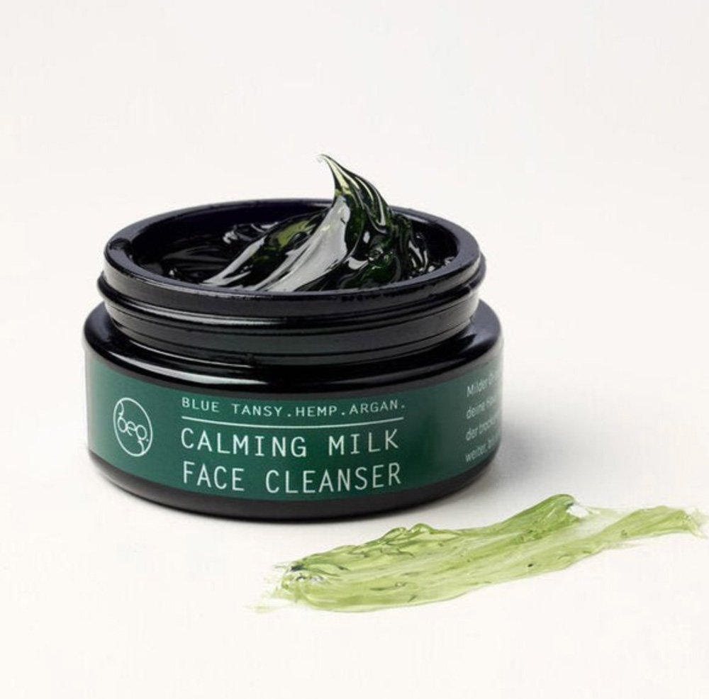 Wenn die Haut im Sommer plötzlich zickt, ist weniger oft mehr. Der neue Be Pure Calming Milk Cleanser reinigt mild und unterstützt die Haut mit natürlichen Wirkstoffen für ein ruhiges, gepflegtes Hautgefühl. Bei sonrisa gibt es zur Feier der Lancierung eine Verlosung mit zwei exklusiven Back-to-work-Sets für einen entspannten Start in den Alltag.