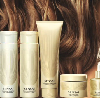 Feines Haar, unruhiges Haar oder einfach Lust auf eine luxuriöse neue Haarpflege-Routine? Sensai hat seine Haircare-Linie überarbeitet und auf sonrisa gibt es zwei komplette Sets mit exklusiver Überraschung zu gewinnen.